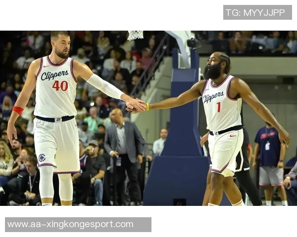 快船客场挑战火箭首发阵容揭晓哈登领衔邓恩莱昂纳德科林斯祖巴茨共战强敌